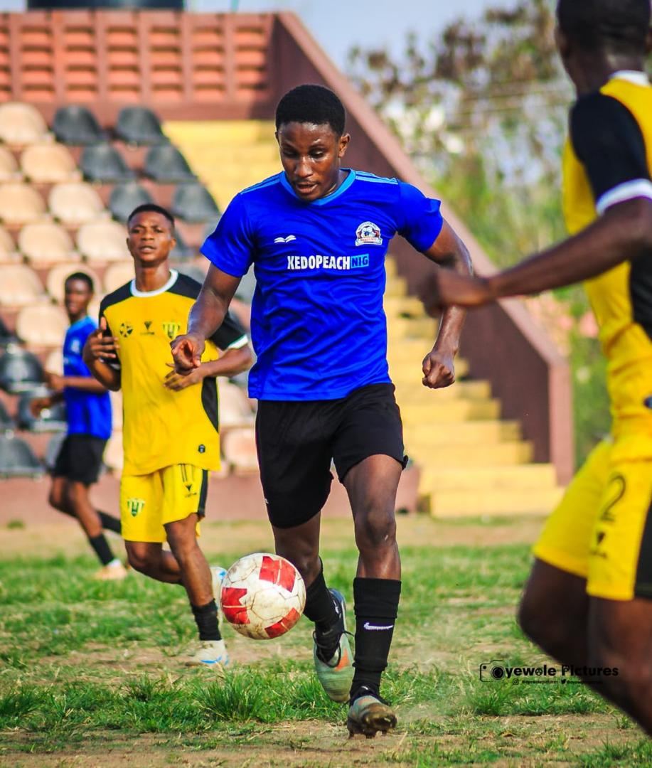 KEDOPEACH player advancing with the ball during a match